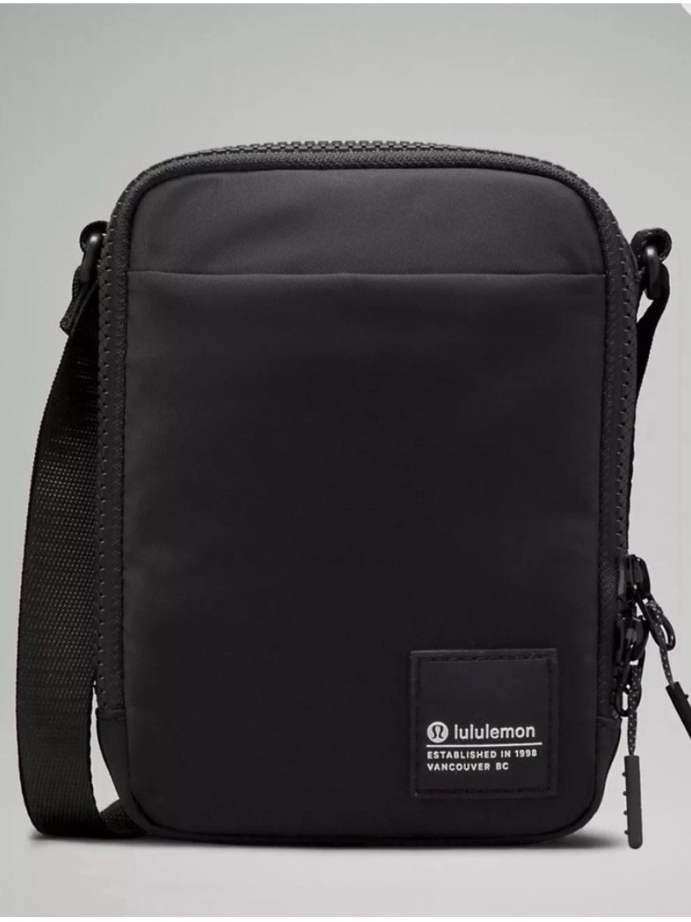 lululemon athletica 1.5 L Black Compact Crossbody Pouch